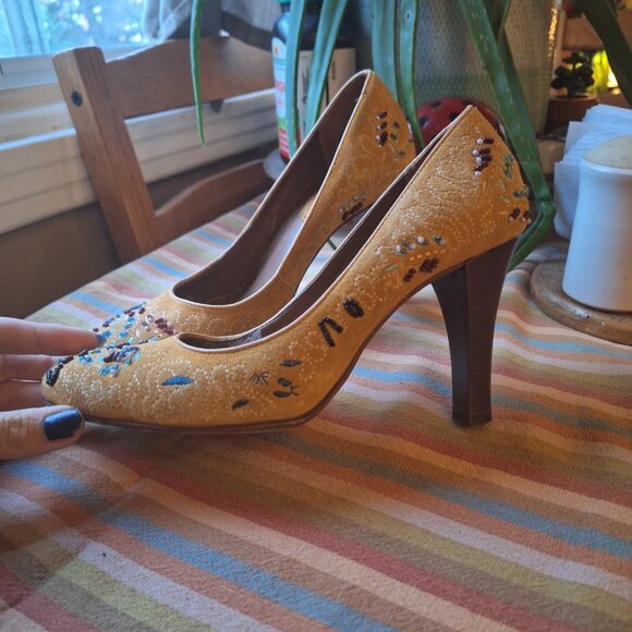 Vintage beaded Aldo heels - Picture 2 of 7